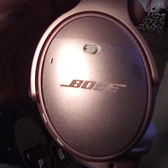 Bose noise cancelling headphones - Picture 2 of 4